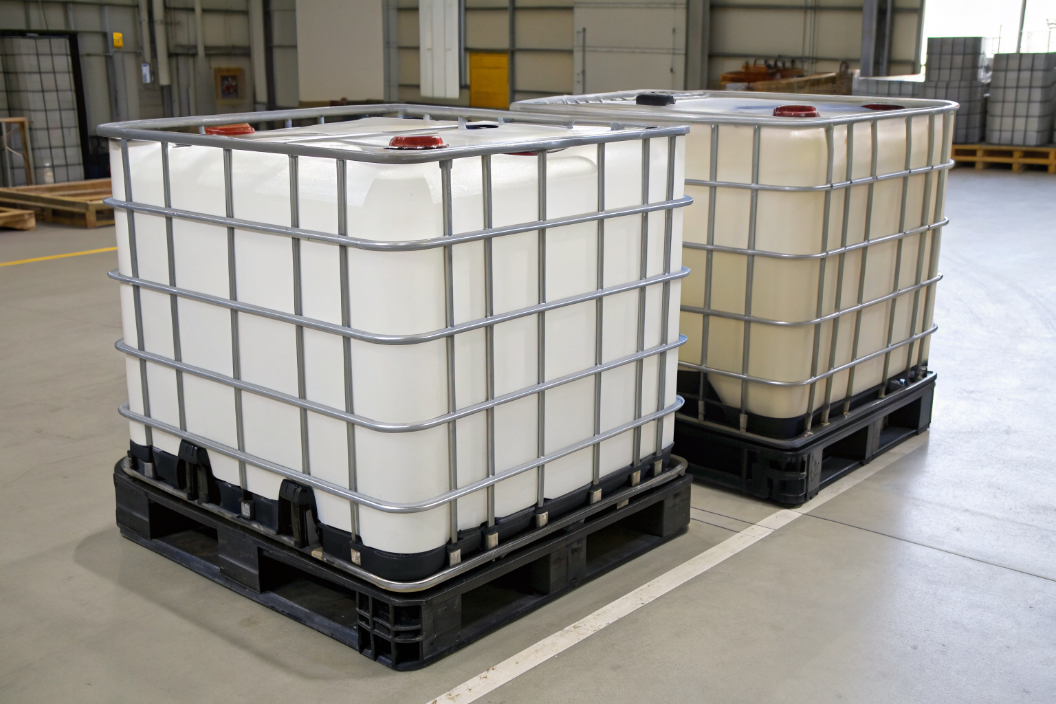 Twin IBC spill pallets with two containers sharing a sump area.